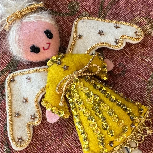 Vintage homemade embroidered holiday ornaments - Picture 7 of 16